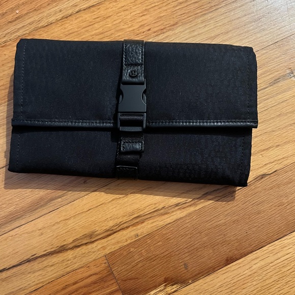 Lululeman Large Travel Clutch - Picture 3 of 16